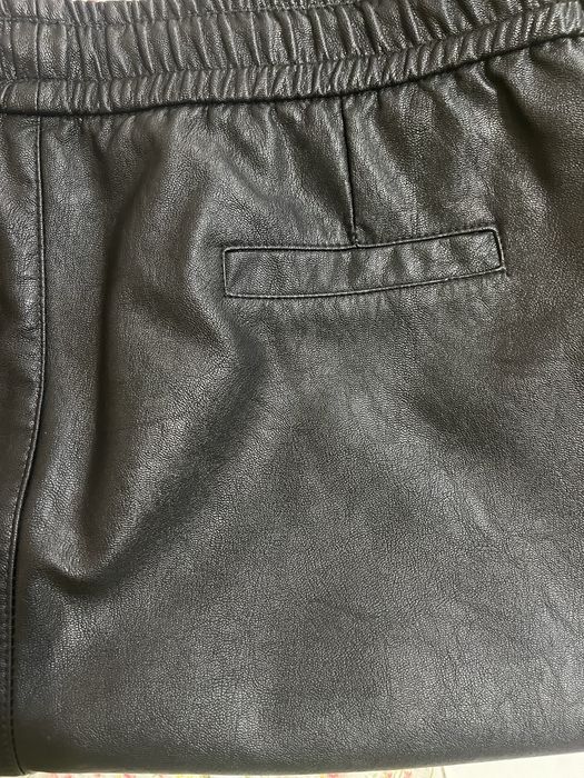 Продам брюки черные экокожа