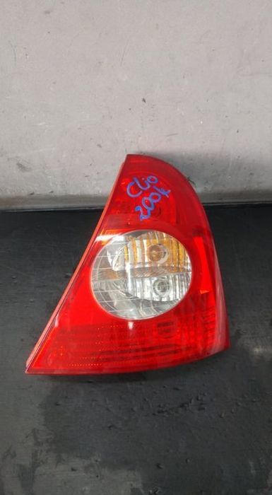 Stop tripla lampa dreapta renault clio 2 hatchback 8200071414 x65ph2