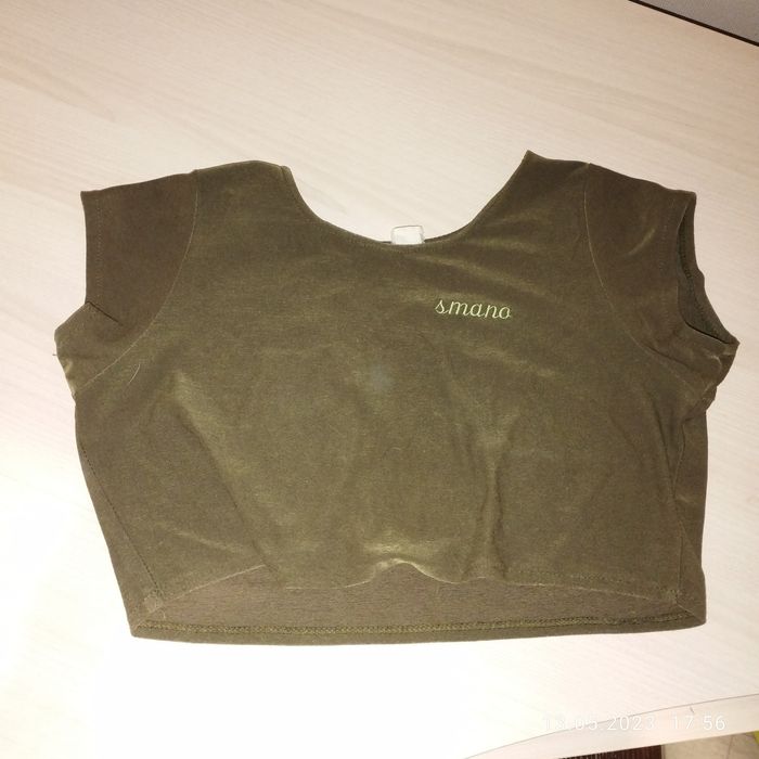 Короткий зелёный топ