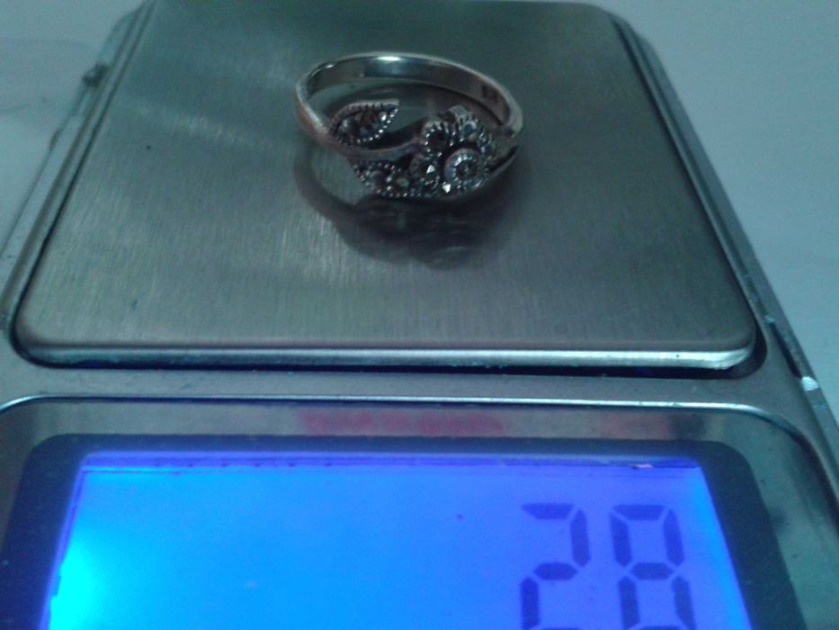 Inel de argint superb cu strasuri