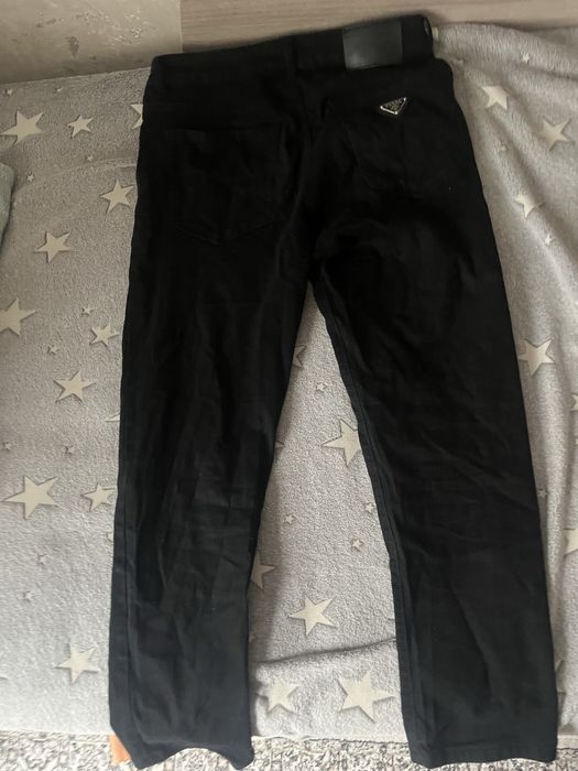 черные джинсы прада