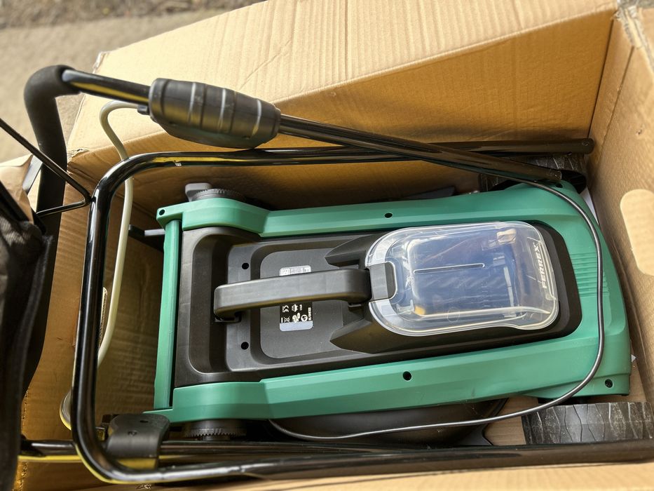 Masina de tuns gazonul cu acumulator