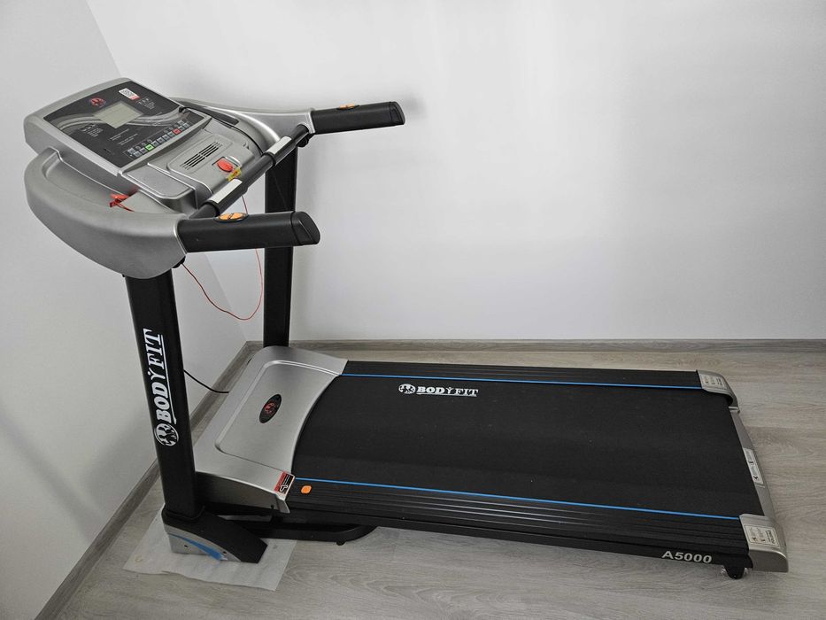 Banda de alergat electrica BodyFit A5000, motor 3.25 CP