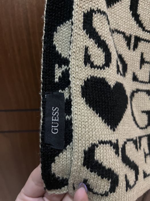 Дамски шал Guess