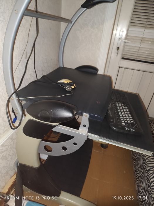 Стол компьютерный