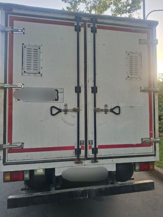 Isuzu 5 tonna sotiladi holati zur samarqand moshin