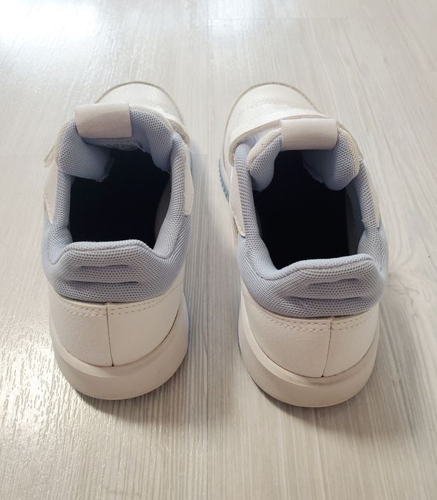 Маратонки адидас