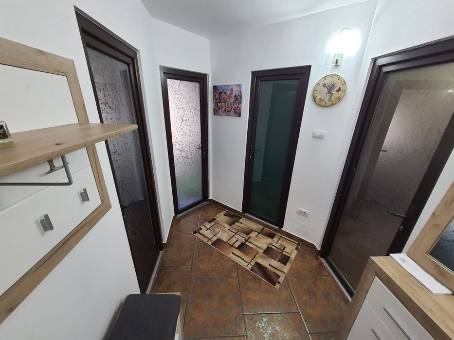 Inchiriez apartament cu 2 camere