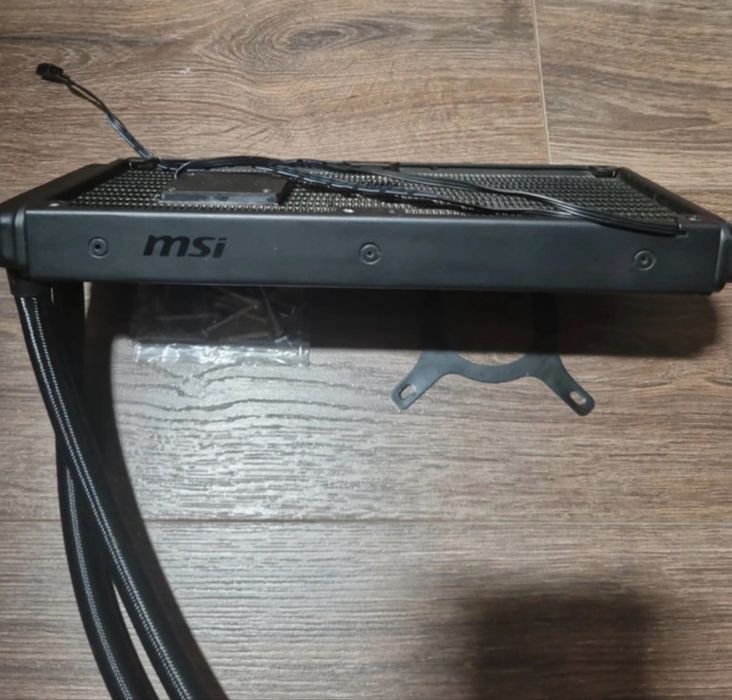 Cooler pe lichid Msi