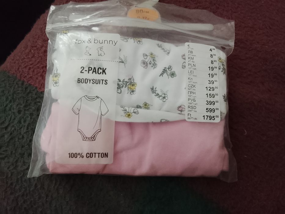 Продам 2 боди для малышей