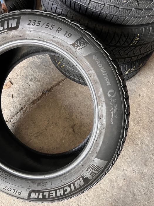 2 anvelope iarna 235/55/19 , michelin !
