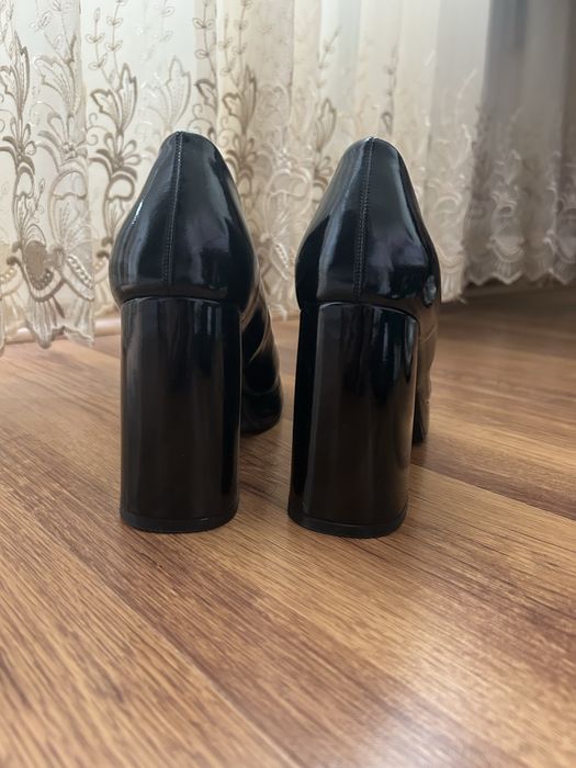 Елегантни обувки с платформа и дебел ток