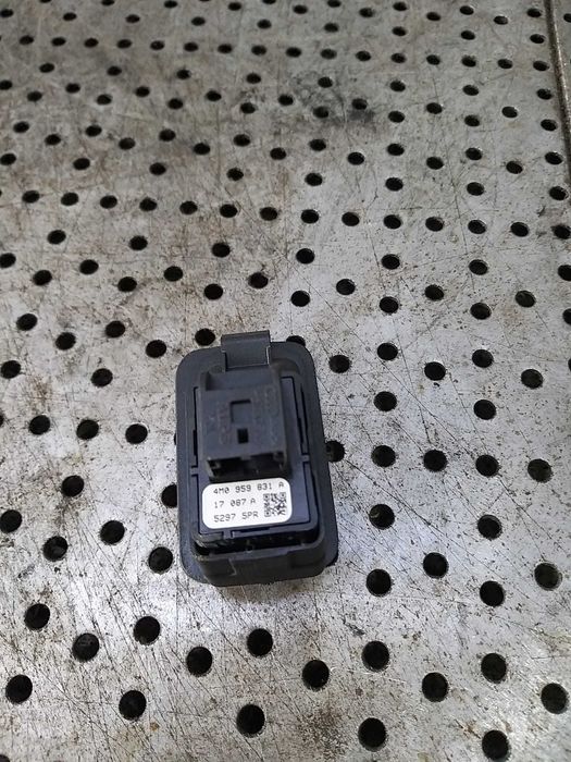 Buton deschidere portbagaj audi a4 b9 8w break 4m0959831a