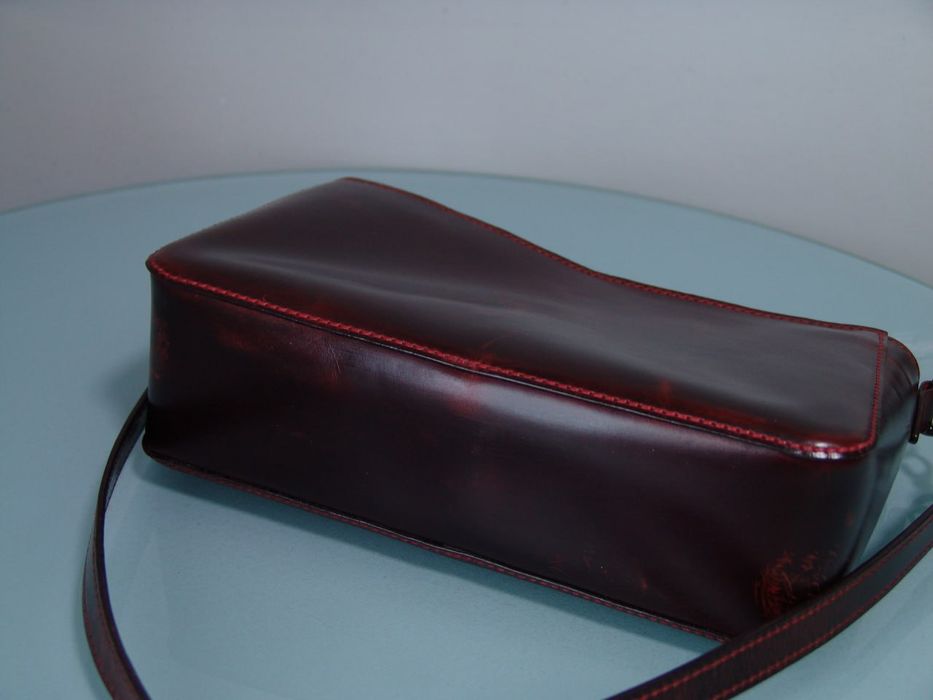Продаю женскую кожаную сумку