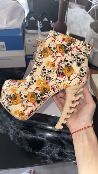 Боти, ботуши чизми