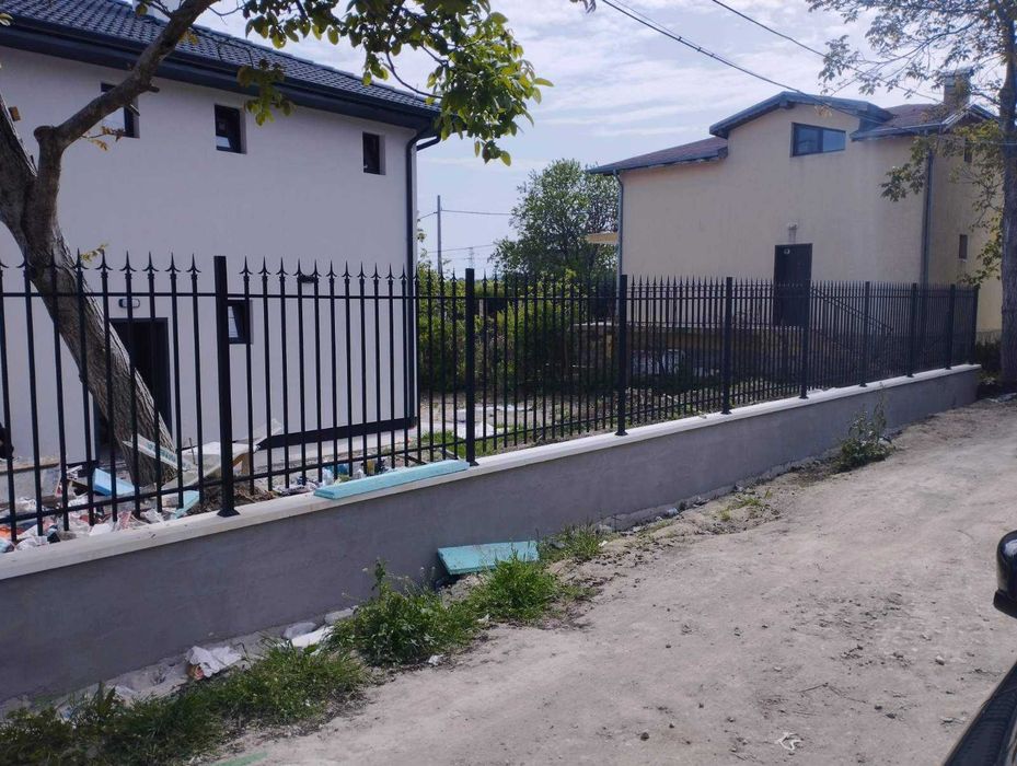 Метални парапети, огради, врати и стълби