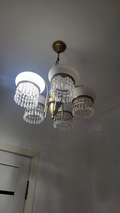 Продам люстры б/ у , в шорошем состоянии