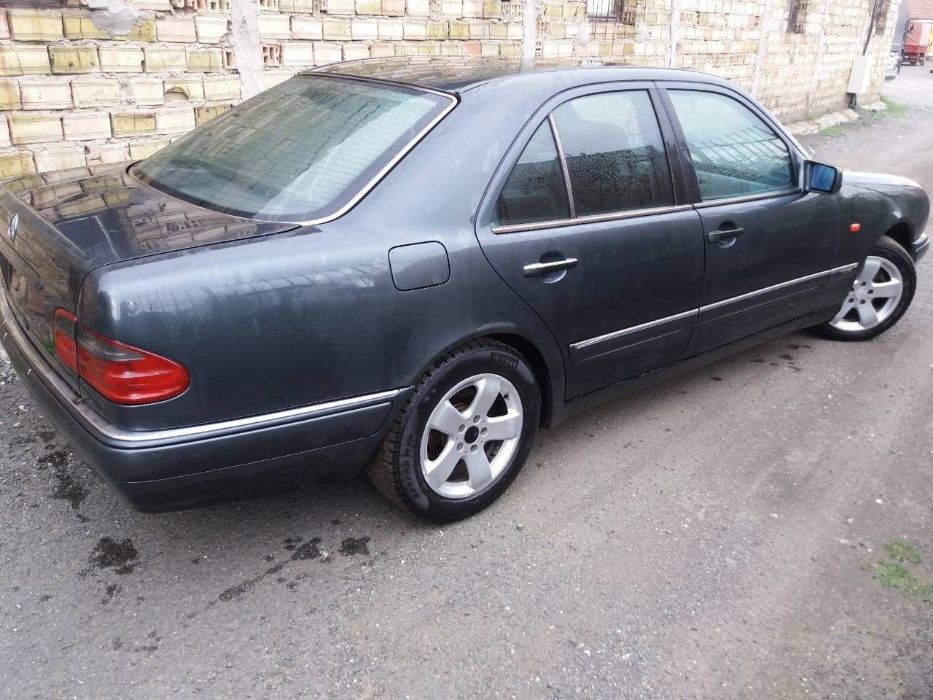 Мерцедес Е 300 95г