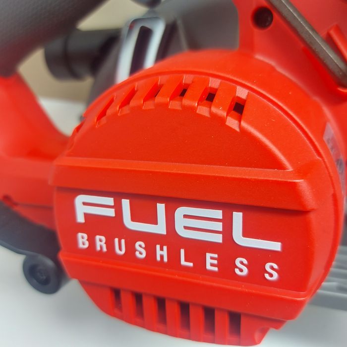 ПРОМОЦИЯ.Нов акумулаторен безчетков циркуляр Milwaukee M18 CCS55-0