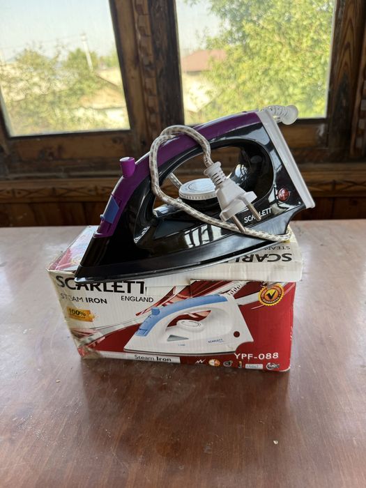 Продаю утюг Scarlett YPF-088.