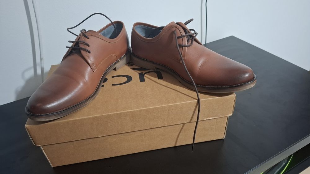 Pantofi de piele
