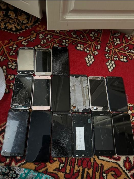 Телефон на запчасти