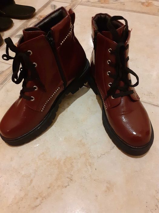 Обувки RESERVED в бордо и блуза LC WAIKIKI в бордо