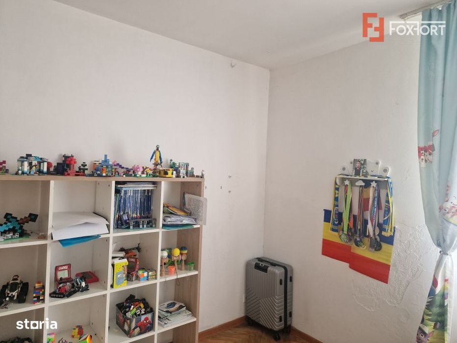 Casa individuala cu 9 camere, in Mosnita Noua, zona centrala
