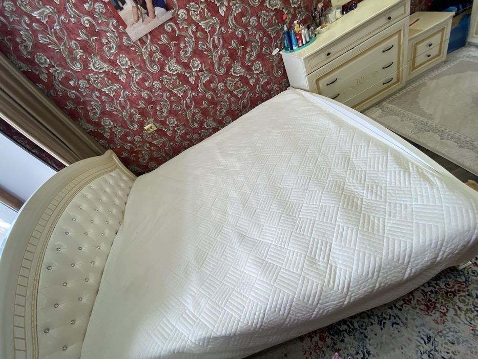 Продам спальный гарнитуру