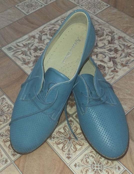 Продам женские туфли.