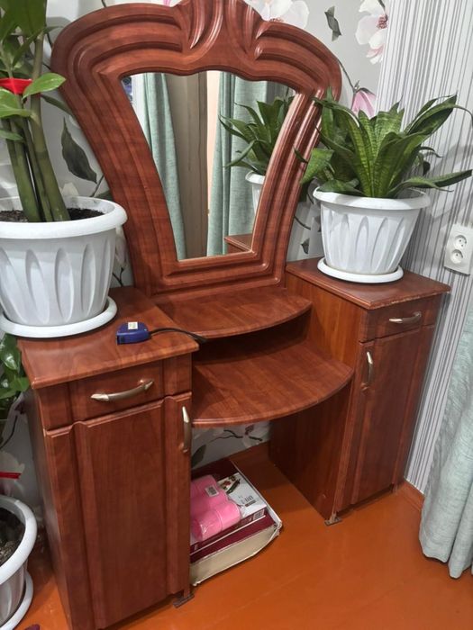 Очень красвый туалетный столик