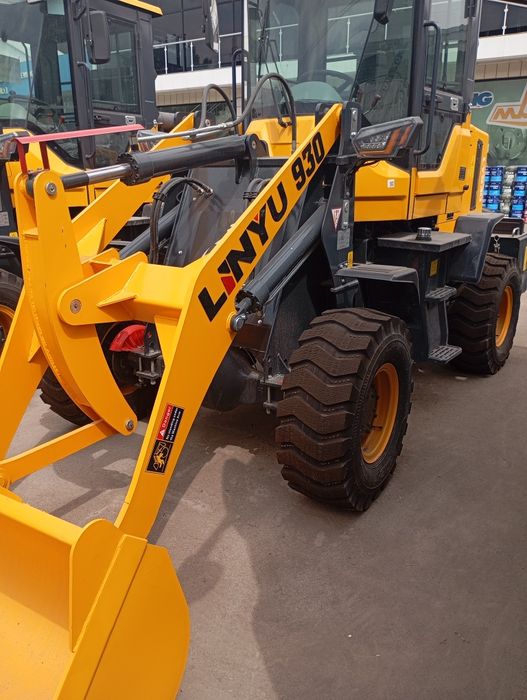 Фронтальный погрузчик 930 0,6куб