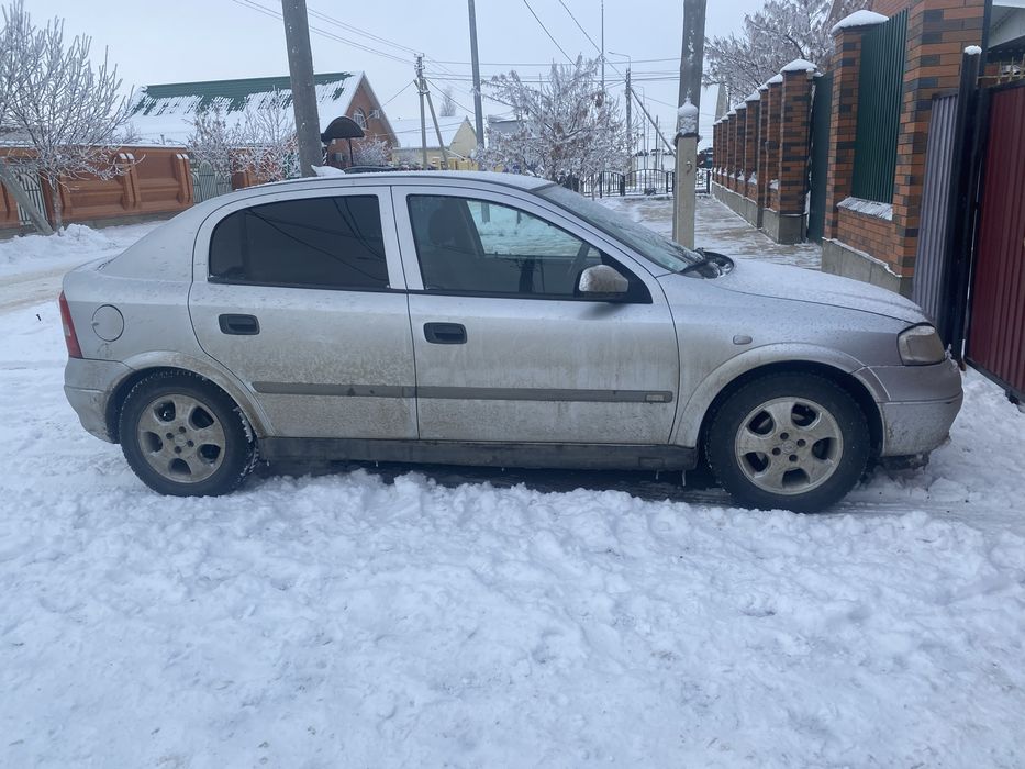 Opel Astra серый