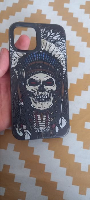 Два чехла для айфон