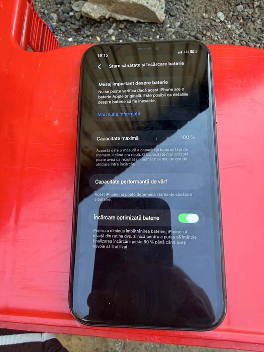 Vand iphone 11  ….