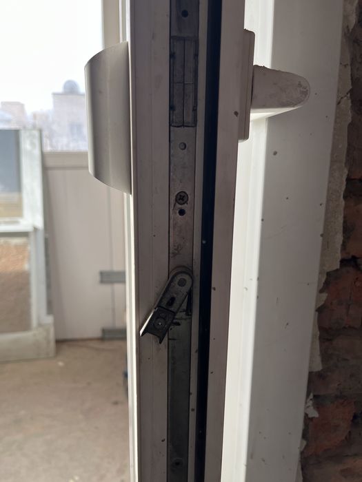 Балконнная дверь с окном