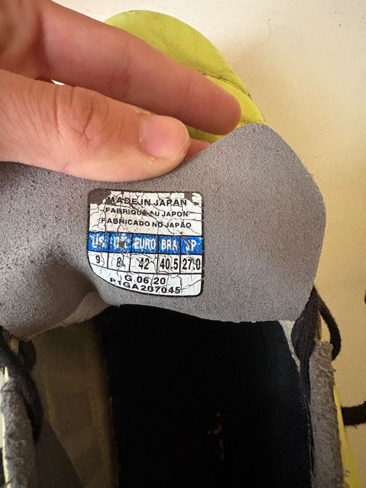 Продавам професионални бутонки:MIZUNO REBULA CUP, номер 42