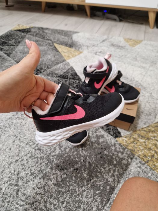 Vând pantofi sport Nike Nr. 26 fete