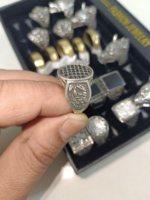 Срочно продам новый оригинал кольцо и цепочка