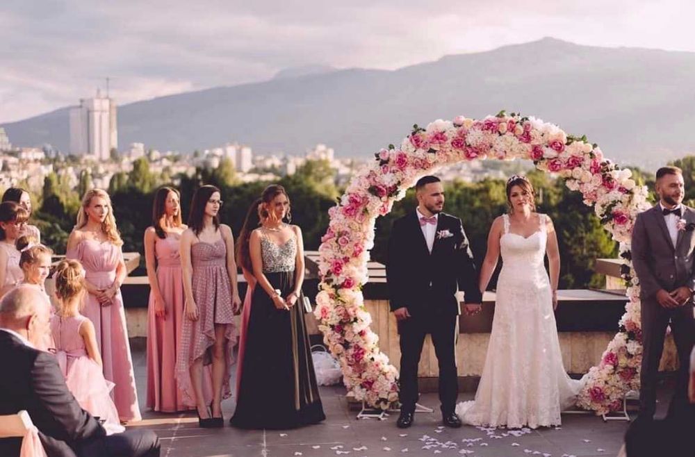 Официална рокля с кристали и цепка встрани, размер S (/XS)