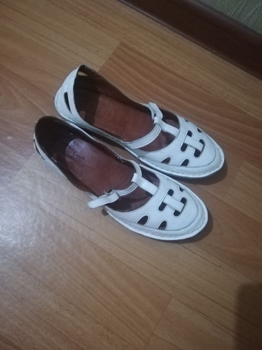 Обувь белого цвета