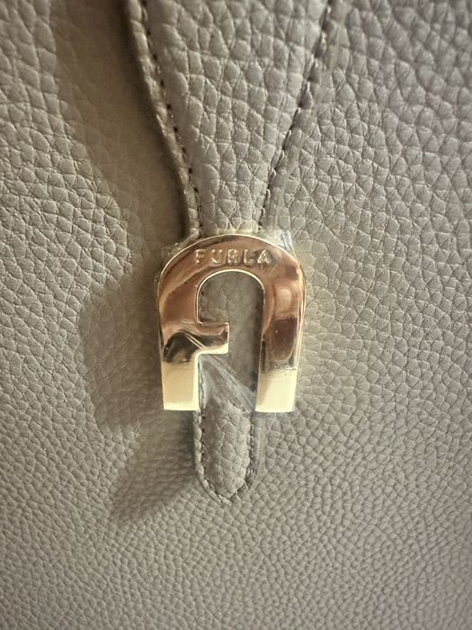 Чанти нови Furla Sofia/Фурла бежова и черна с дръжки за рамо, голям размер