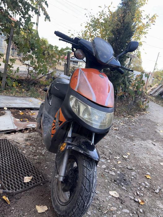 Продавам скутер