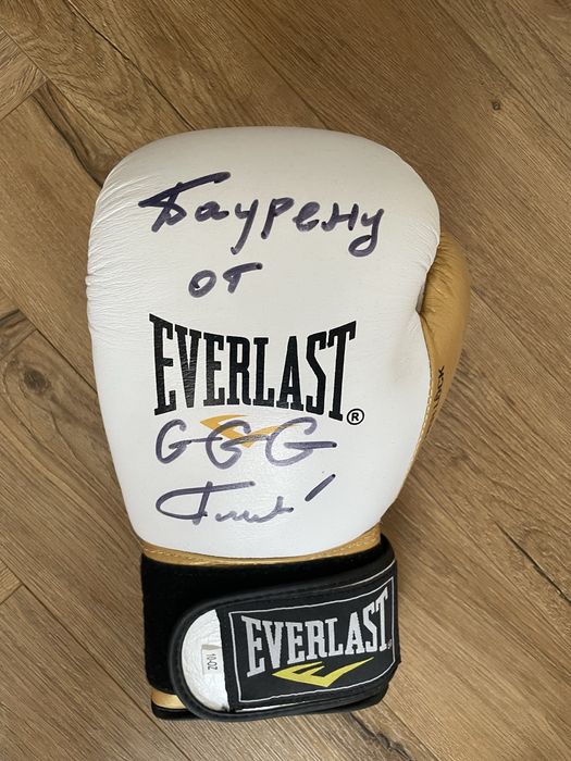 Боксерская перчатка