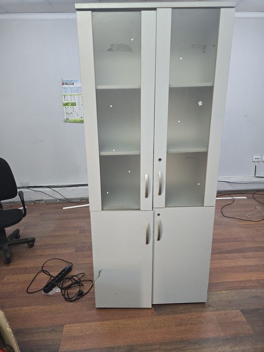 Продам за копейки офисную мебель