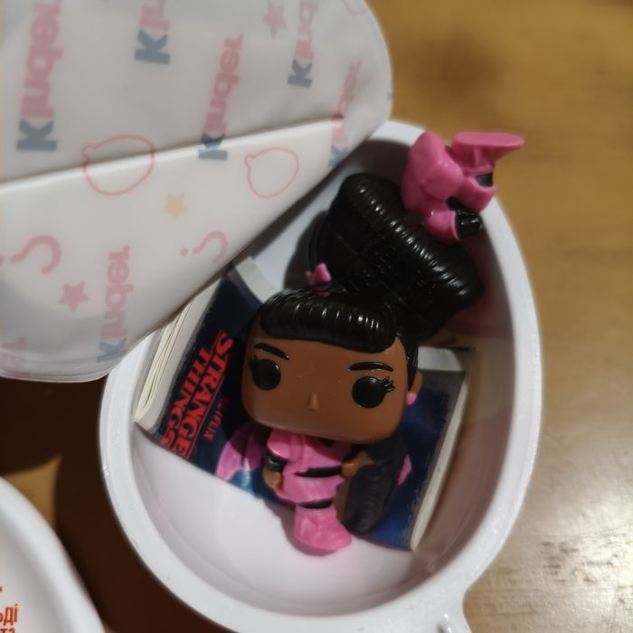 Киндер очень странные дела новый