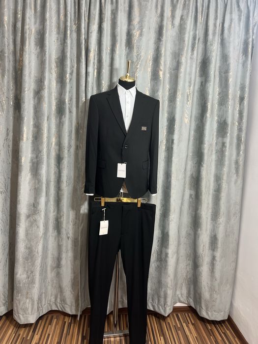 Costum Valentino , pentru evenimentul tau