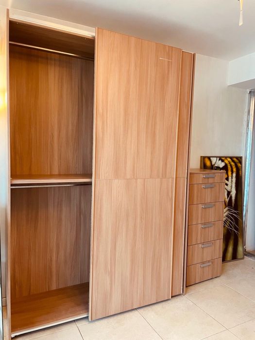 Vand mobila dormitor urgent