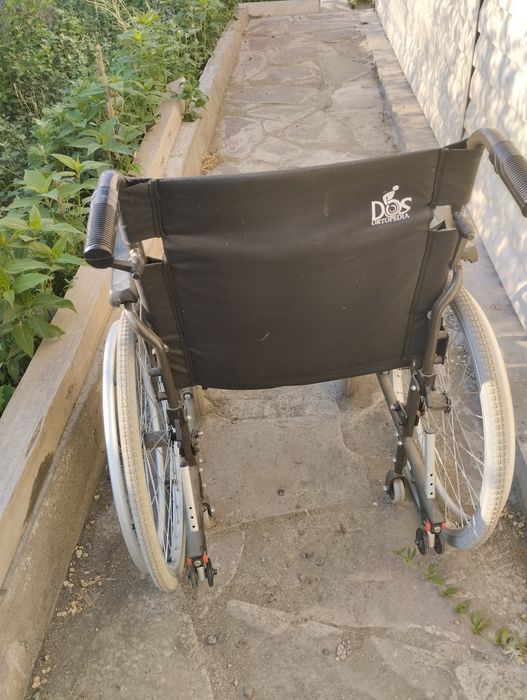Продам инвалидную коляску