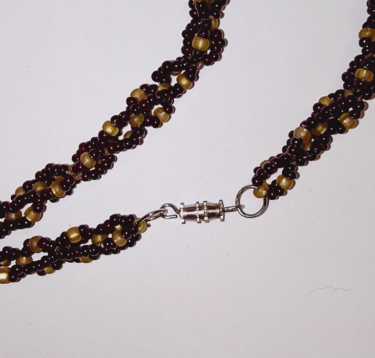 Дамски гердан с две лица с кафяви мъниста